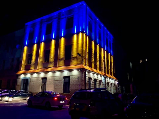 Будівля рівненського управління поліції засяяла синьо-жовтими кольорами 