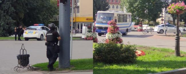 Чоловік забарикадувався в автобусі та взяв заручників