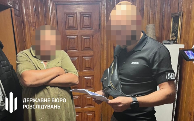 ДБР повідомило, як староста та поліцейський з Радивилівщини надавали «послуги» ухилянтам