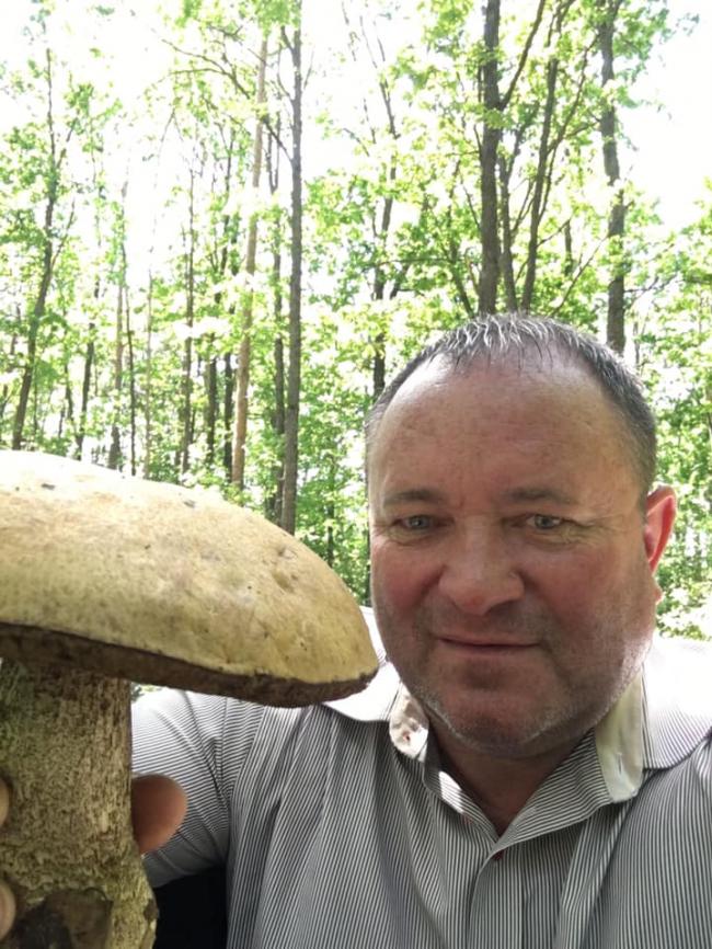 Депутат обласної ради похвалився велетенським грибом