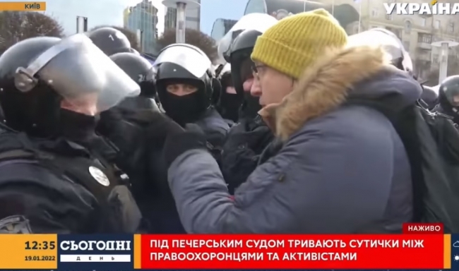 Депутат Рівненської облради штурхав і провокував поліцейського (ВІДЕО)