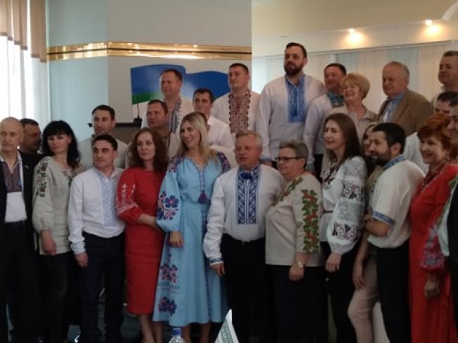 Депутати Рівненської міськради прийшли на сесію у вишиванках