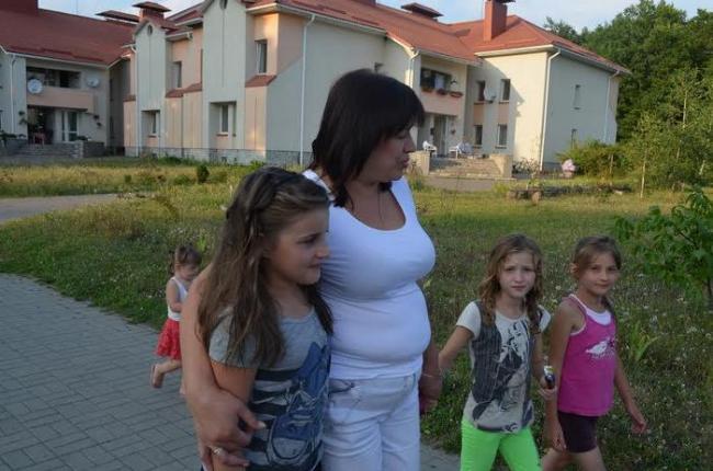 Тамара Лисенко - мама-вихователька, яка також  виховує дітей у будинку сімейного типу в Олександрії. Фото - Depo.ua
