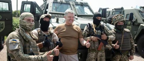 Для контрнаступу і перемоги: Порошенко в Донецькій області особисто передав десантникам потужні бронемашини