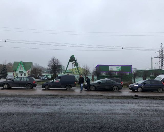 ДТП в квадраті: поблизу Луцького кільця зіткнулися чотири автомобілі