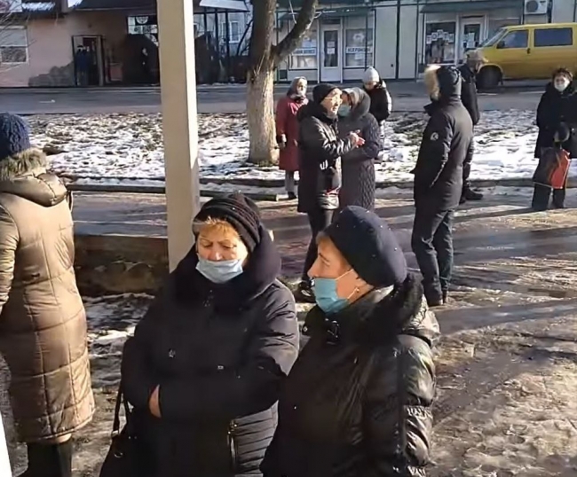 Дубенчанка чотири години простояла в черзі на Укрпошті