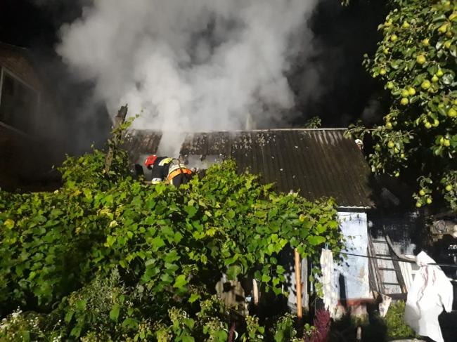 Дванадцять рятувальників гасили пожежу на Гончарова