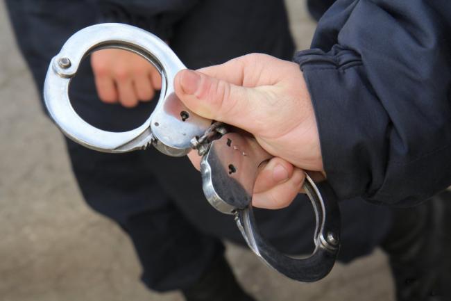 Двох раніше судимих чоловіків затримали за пограбування жителя Дубенщини