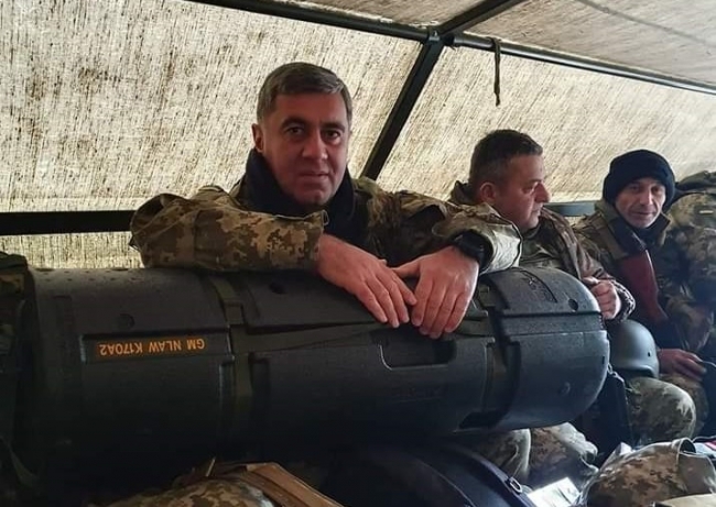 Ексміністр оборони Грузії зі зброєю захищає Україну