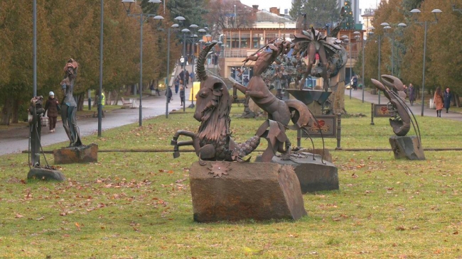 Фігури на Алеї кованих скульптур в Рівному стануть власністю міста