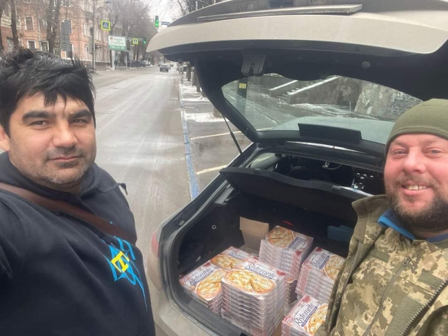 Гощанці привезли у Дніпро дві тисячі піц