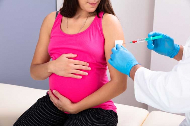 Грип, коронавірус та правець - МОЗ порадило, від чого треба вакцинуватися вагітним 