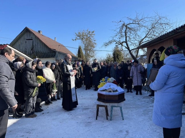 Громада на Рівненщині попрощалася з 46-річним захисником