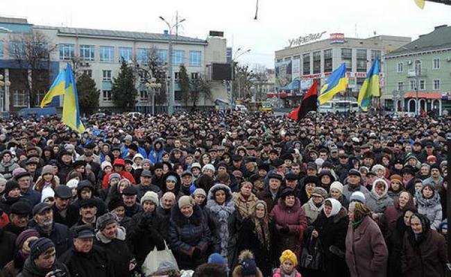 Громадські активісти відхрещуються від недільного віче у Рівному