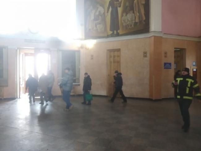 Із залізничного вокзалу Рівного через СБУ евакуювали всіх пасажирів (ФОТО)