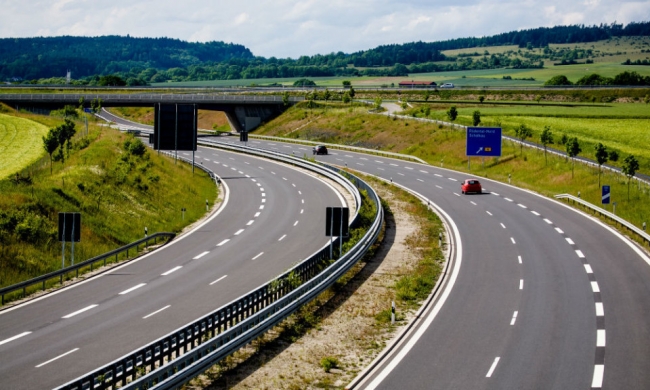 Кабмін визначився з першими платними автобанами. Карта та вартість проїзду