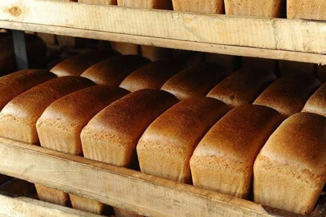 «Хліб від Єви» та «Паляниця» спекли хліб для переселенців та військовиків