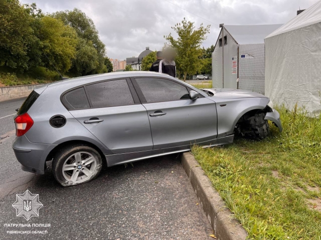 Хлопець на «BMW» у Рівному втратив колесо (ФОТО)