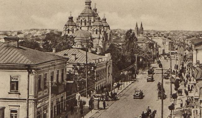 Рівне — найбільше місто Волинського воєводства, вулиця 3 Мая. 30-ті роки ХХ ст. Загальний вигляд