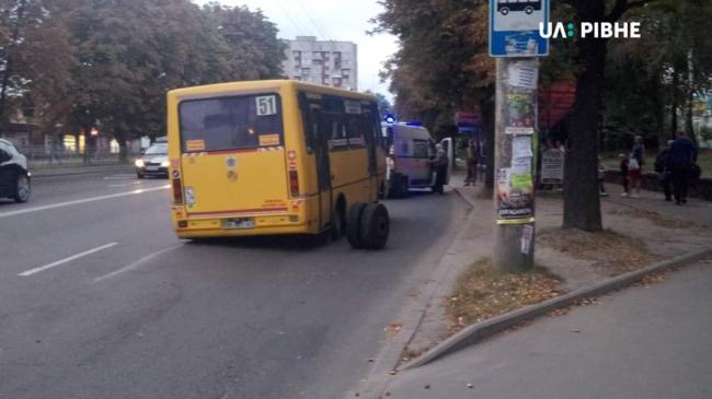 Колесо від маршрутки влетіло в пішохідку