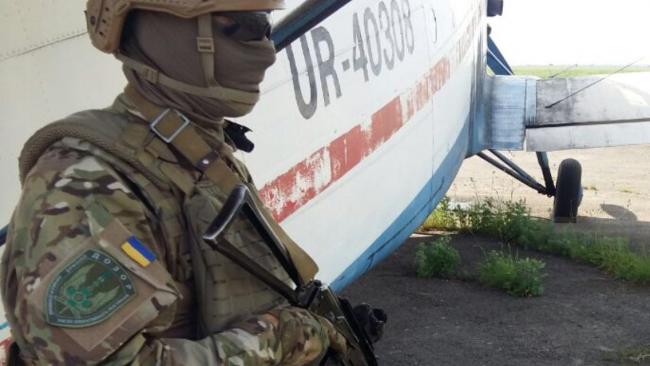 Контрабандисти переправляли цигарки з України у Польщу літаком АН-2  