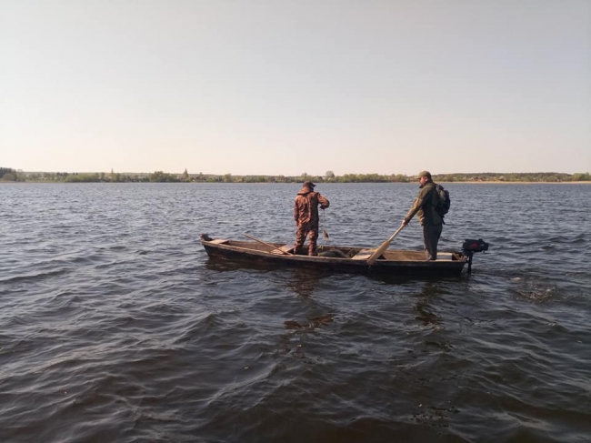 Ловили сітками та «екраном» - на Рівненщині затримали рибалок-порушників