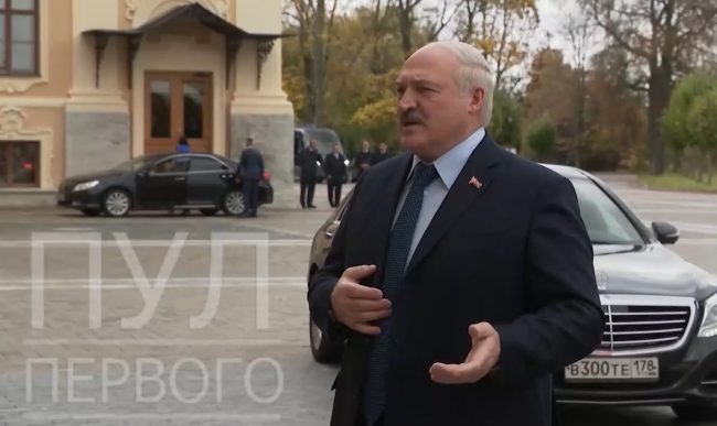 Лукашенко подарував Путіну трактора «Білорусь» (ВІДЕО)
