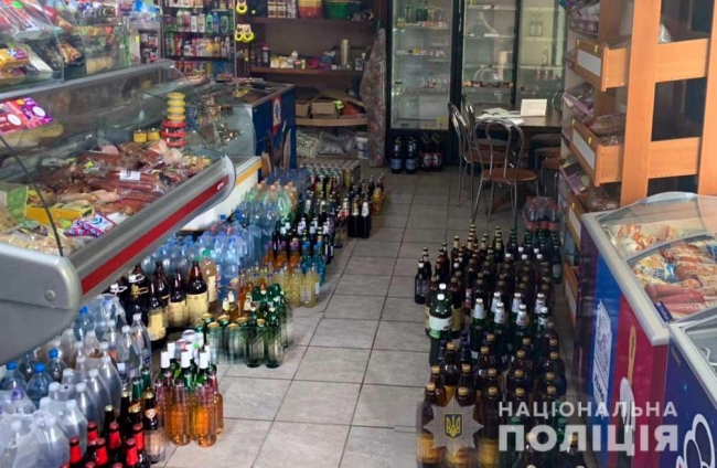 Магазин в Рівненському районі торгував підробним алкоголем без ліцензії