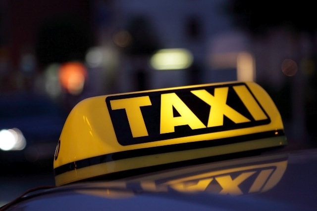 Медики та освітяни міста отримають 500 безкоштовних поїздок на таксі