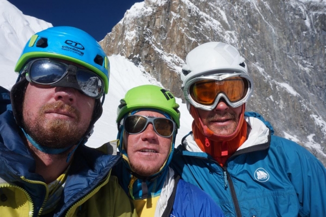 Міністр Гутцайт нагородив альпініста з Вараша та його напарників, які підкорили вершину у Гімалаях