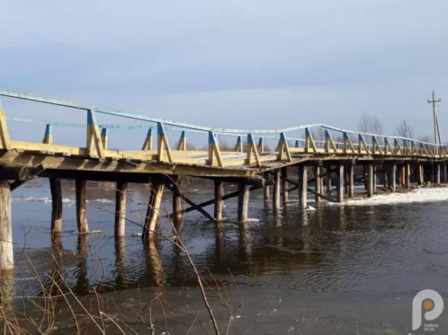 Міст на півночі Рівненщини майже розвалюється