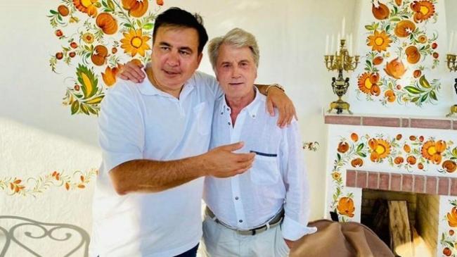 «Мій старий друг і кум»: Саакашвілі зустрівся з Ющенком у хатинці