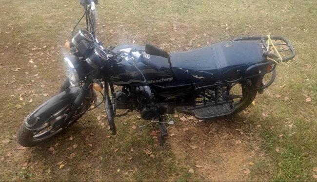 Молодик у Рівненському районі викрав мотоцикл, але врізався у сусідську огорожу