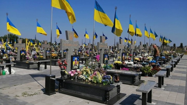 На Алеї Героїв у Сарнах встановили ще 13 пам`ятників Захисникам