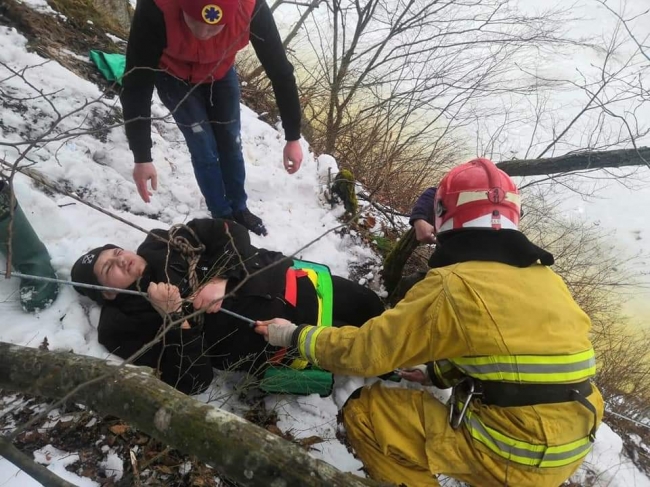На Березнівщині рятувальники витягли підлітка з 20-метрового рівчака
