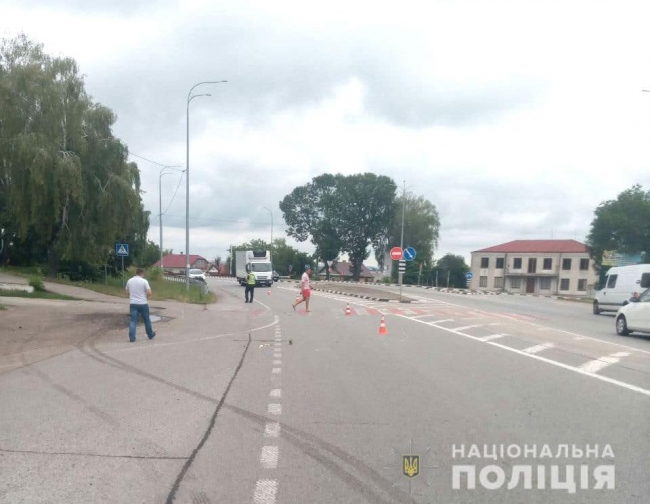 На Дубенщині водій прокатав на капоті жінку, яка переходила дорогу «зеброю»