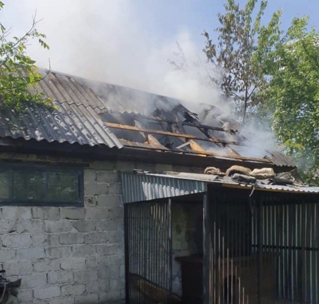 На Дубенщині вогонь з гаража ледь не перекинувся на житловий будинок