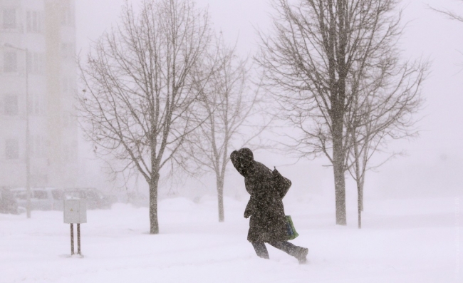 На Кореччині в снігу ледь не замерзла жінка