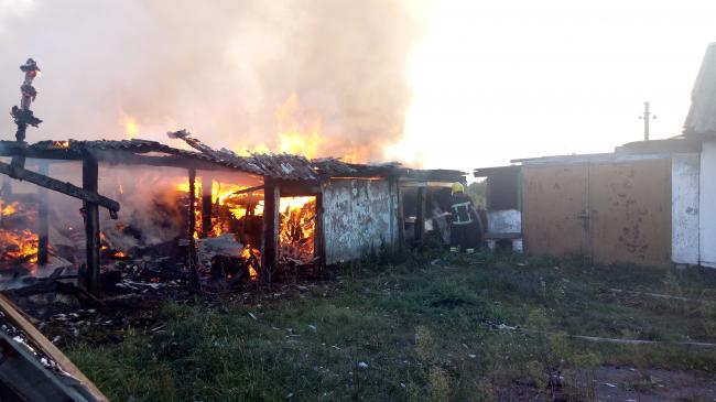 На Костопільщині вогонь знищив будівлю