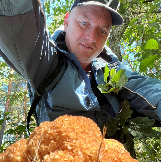 На Костопільщині знайшли рідкісного кучерявого гриба (ФОТО/ВІДЕО)