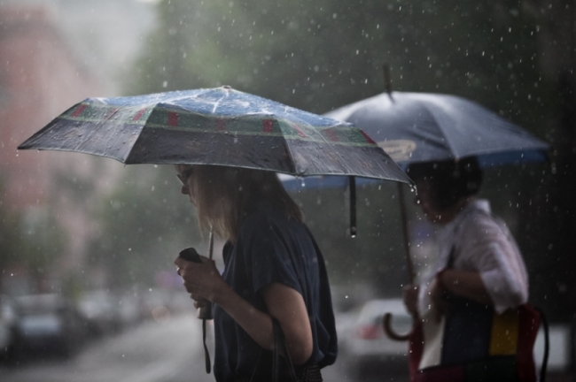 На п`ятницю прогнозують на Рівненщині зливи та шквали