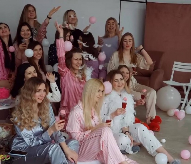 На Рівненщині дівчата організували благодійну піжамну вечірку