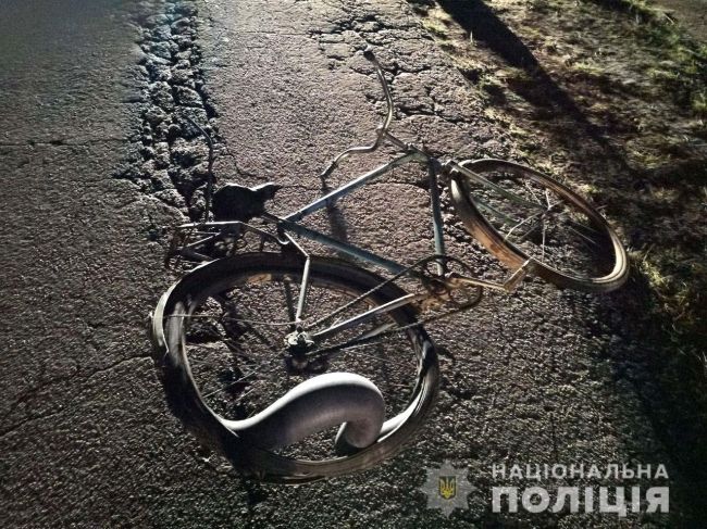 На Рівненщині під колесами мотоцикліста загинув пішохід