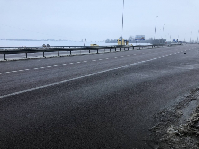 На Рівненщині почався крижаний дощ, який перетворює дорогу на ковзанку (ВІДЕО)