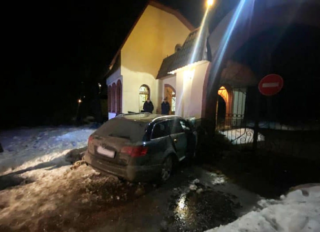 На Рівненщині слідчі затримали водія, в авто якого загинули два пасажири