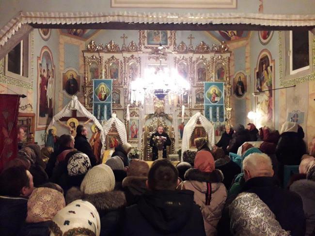  На Рівненщині священик не пускав людей до храму молитись на українській мові