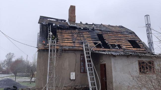 На Рівненщині загорівся будинок