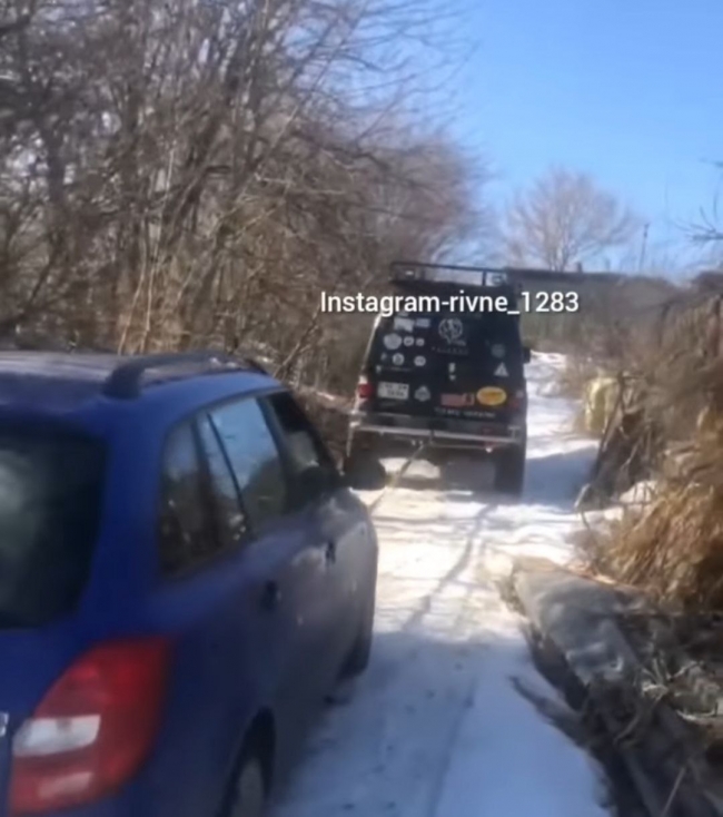 На Рівненщині застряг автомобіль, але рятувальників водій не дочекався