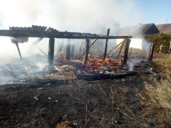На Сарненщині згоріла господарча будівля