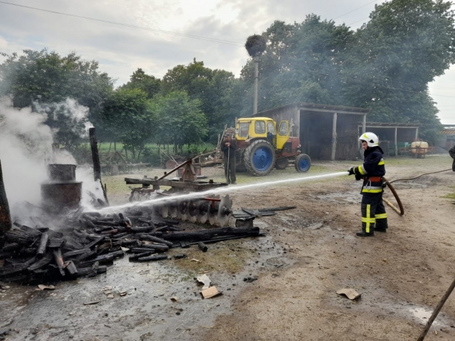 На Сарненщині згоріла тимчасова споруда